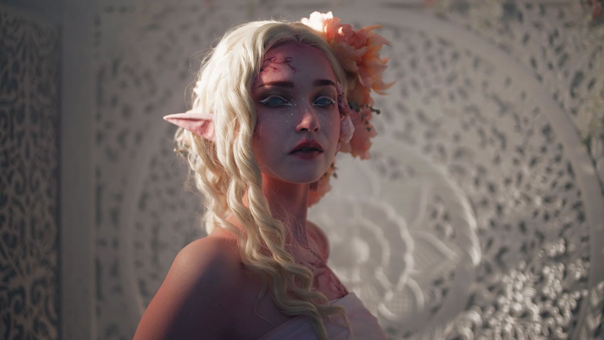 różowa kobieta elf z jasnymi włosami